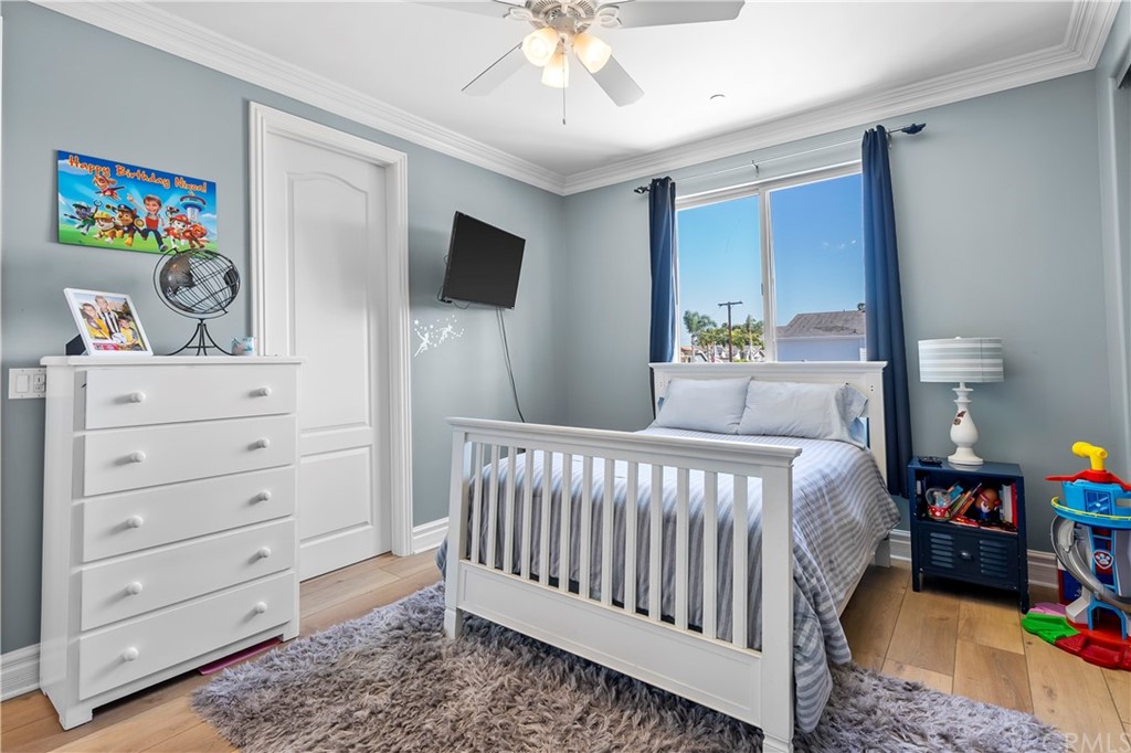 2210 Robinson Street Redondo Beach, CA 90278 - Photo 23 of 39 a bedroom with a bed and a window