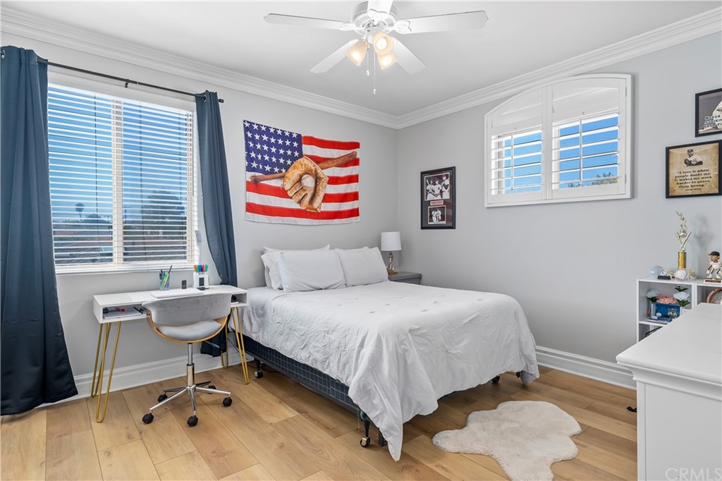 2210 Robinson Street Redondo Beach, CA 90278 - Photo 25 of 39 a bedroom with a bed and a table