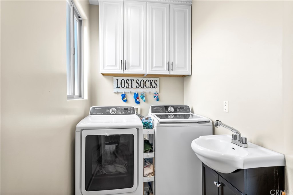 2210 Robinson Street Redondo Beach, CA 90278 - Photo 26 of 39 a utility room with dryer and washer