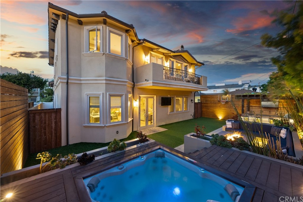 2210 Robinson Street Redondo Beach, CA 90278 - Photo 37 of 39 a front view of house with yard