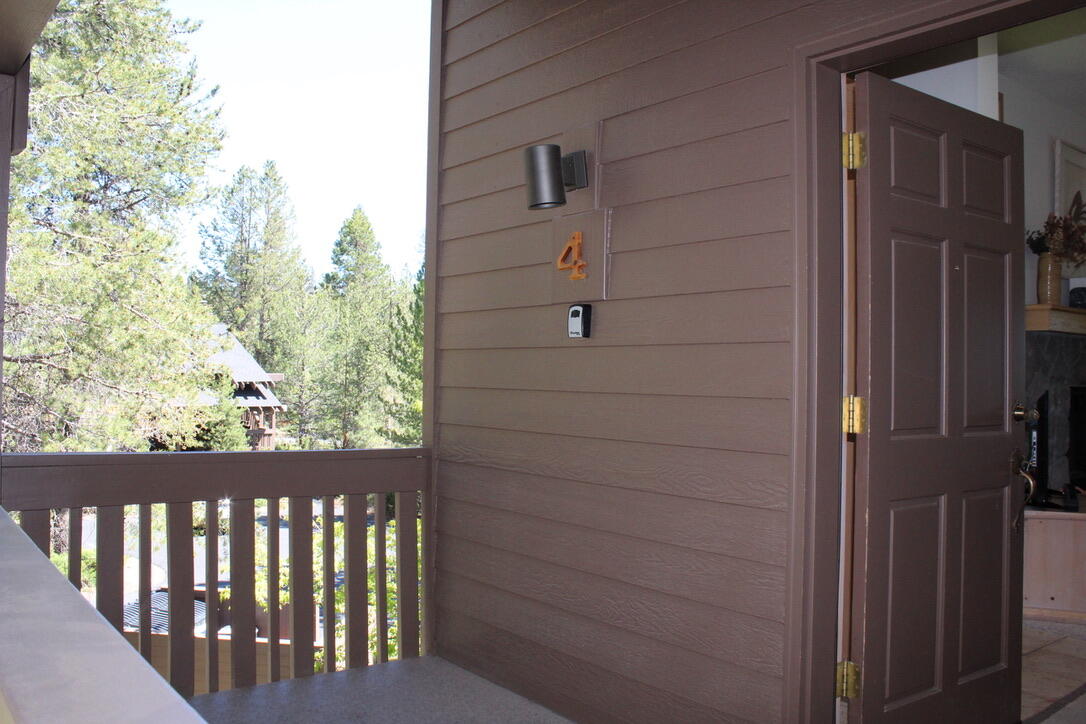 57315-4d Beaver Ridge Loop Sunriver, OR 97707 - Photo 2 of 19 2-front foor-R4