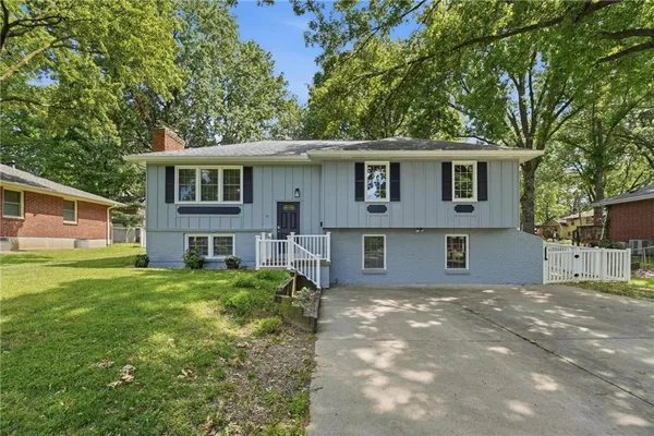 $349,900 | 1605 Northeast 69th Terrace, Gladstone, MO 64118