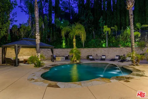 $2,395,000 | 18070 Lake Encino Drive, Encino, CA 91316