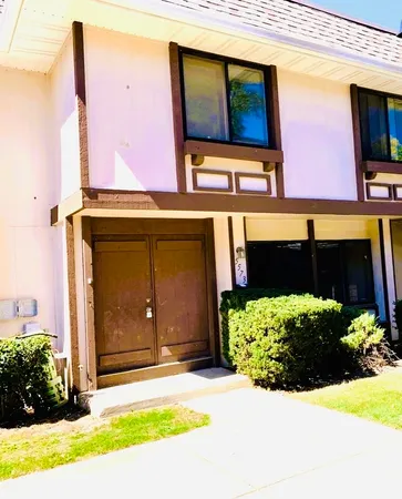 $2,525 | 5573 Court F, Hanover Park, IL 60133