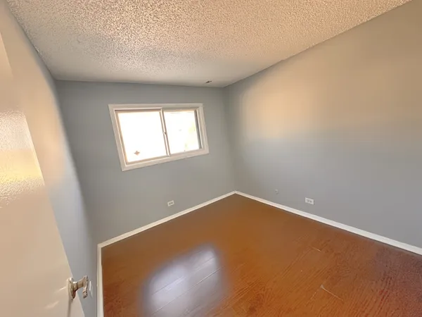 $2,525 | 5573 Court F, Hanover Park, IL 60133