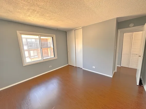 $2,525 | 5573 Court F, Hanover Park, IL 60133
