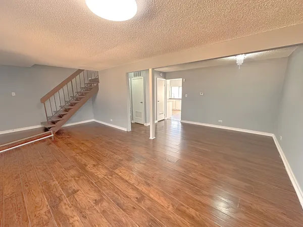 $2,525 | 5573 Court F, Hanover Park, IL 60133