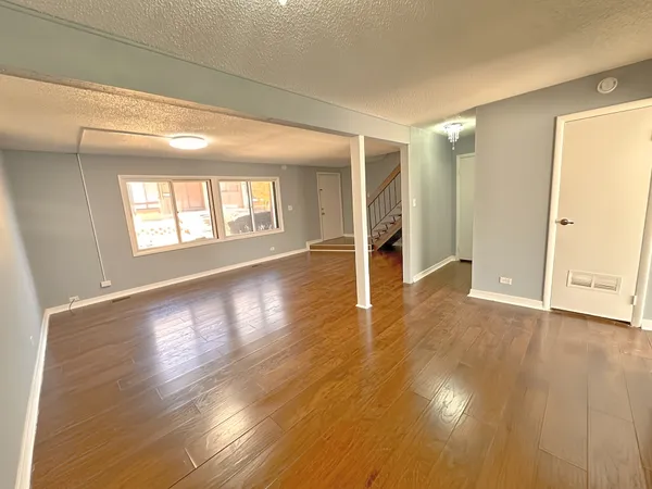 $2,525 | 5573 Court F, Hanover Park, IL 60133