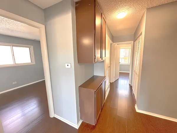 $2,525 | 5573 Court F, Hanover Park, IL 60133