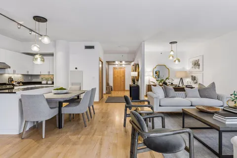 $600,000 | 215 10th Avenue South, Unit 411, Minneapolis, MN 55415