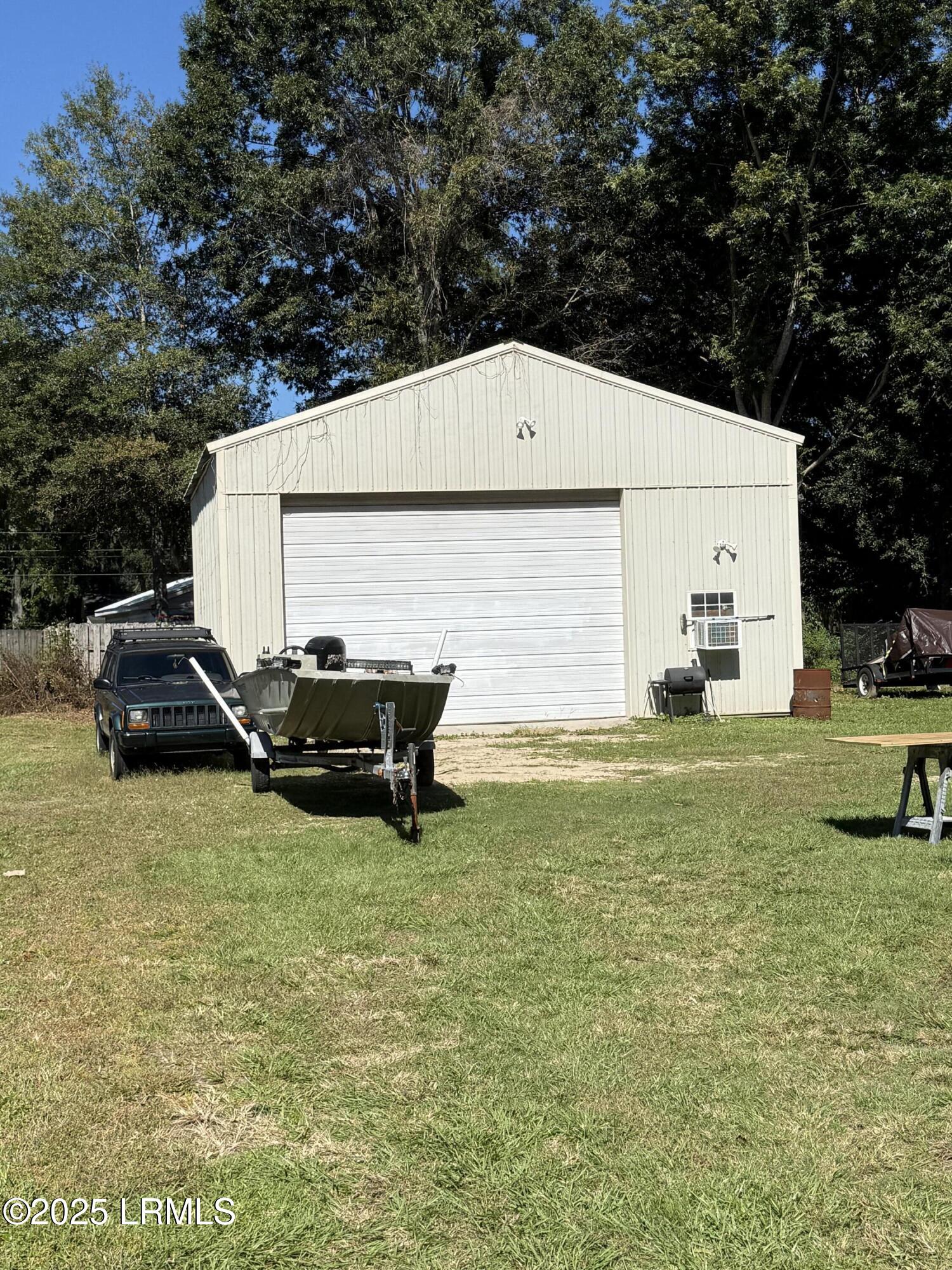 3003 Shell Point Road Beaufort, SC 29906 - Photo 4 of 14 Garage