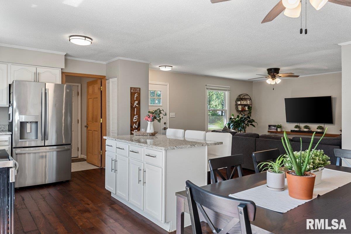 107 Buckingham Road Chatham, IL 62629 - Photo 8 of 22 Gallery Image 8