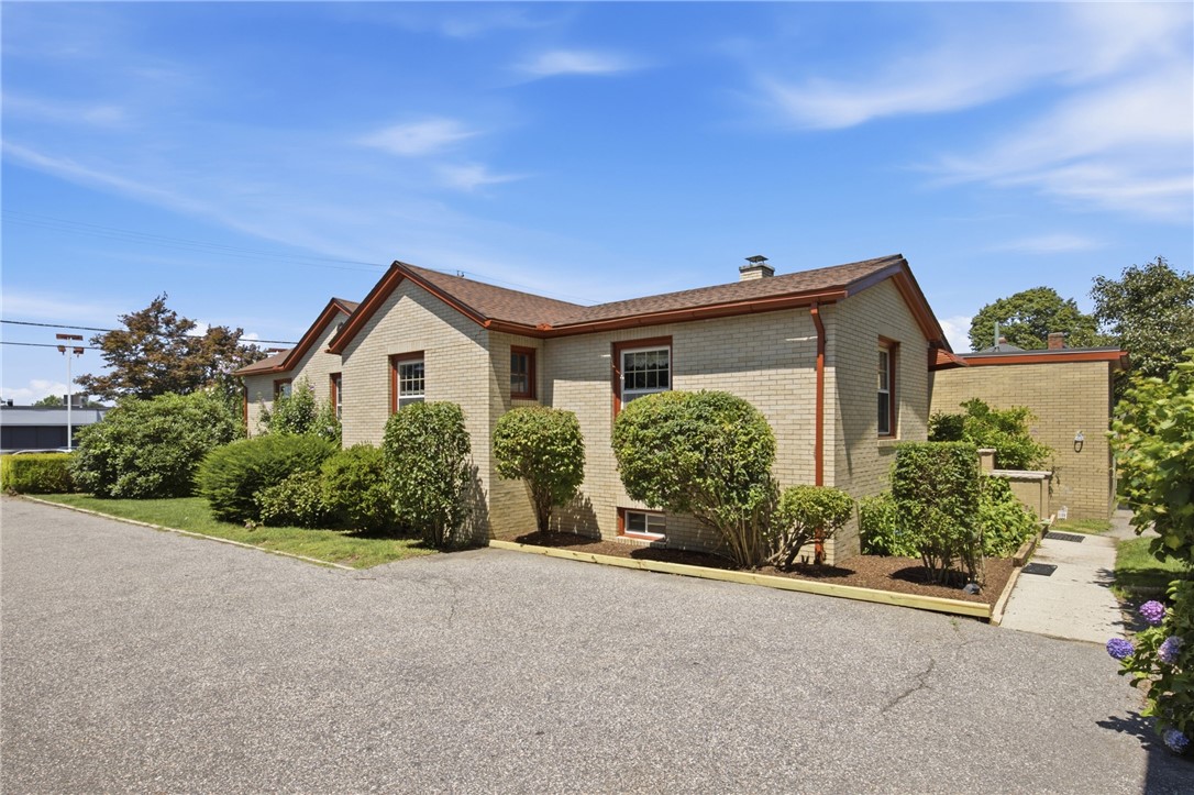247 West Main Road Middletown, RI 02842 - Photo 2 of 27 Gallery Image 2