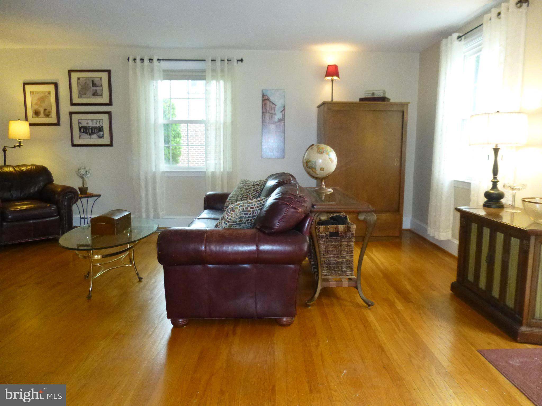 122 Barbara Drive Springfield, PA 19064 - Photo 4 of 43 Living Room Entrance - Hardwood Floors