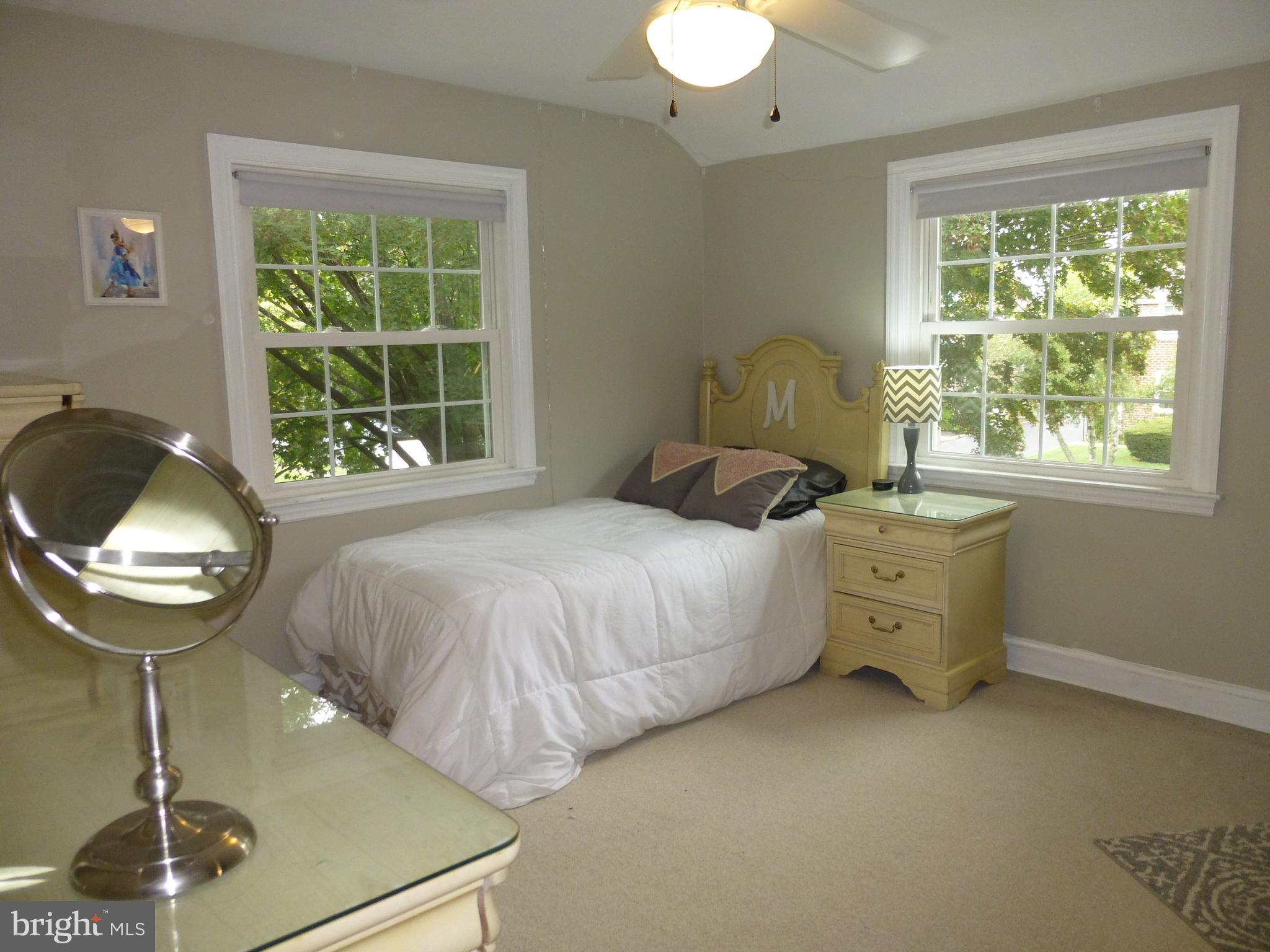122 Barbara Drive Springfield, PA 19064 - Photo 37 of 43 3rd Bedroom - Ceiling Fan w/Light