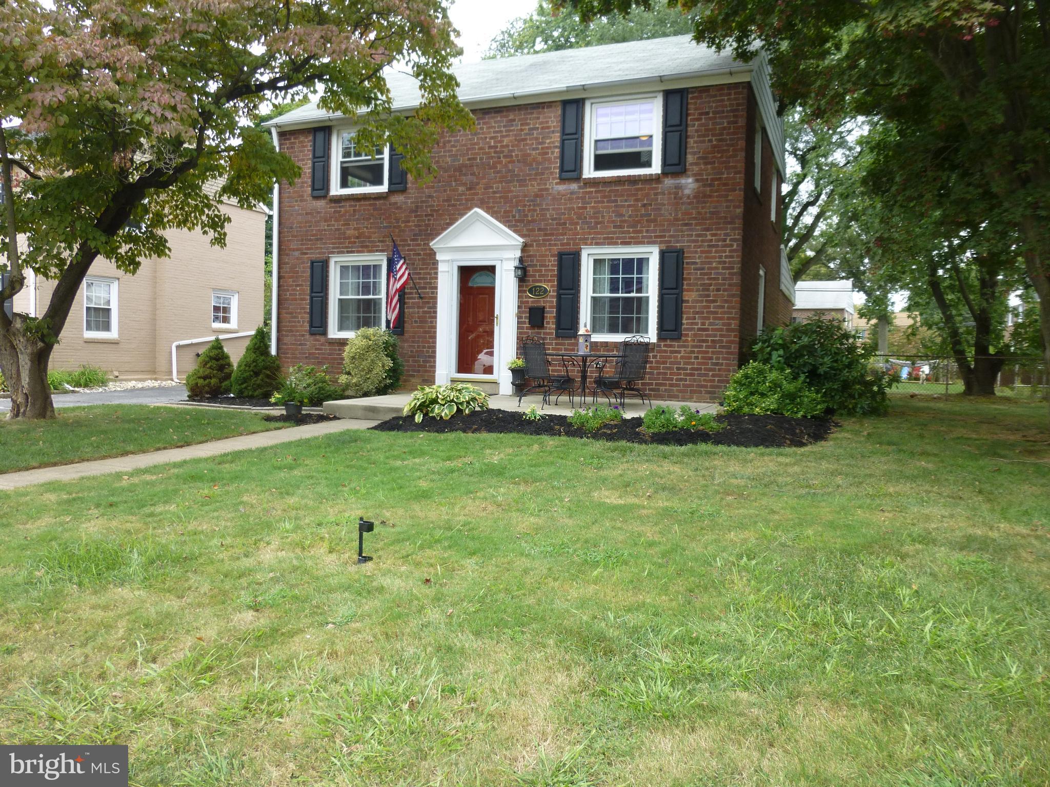 122 Barbara Drive Springfield, PA 19064 - Photo 43 of 43 Exterior Front - Concrete Walkway