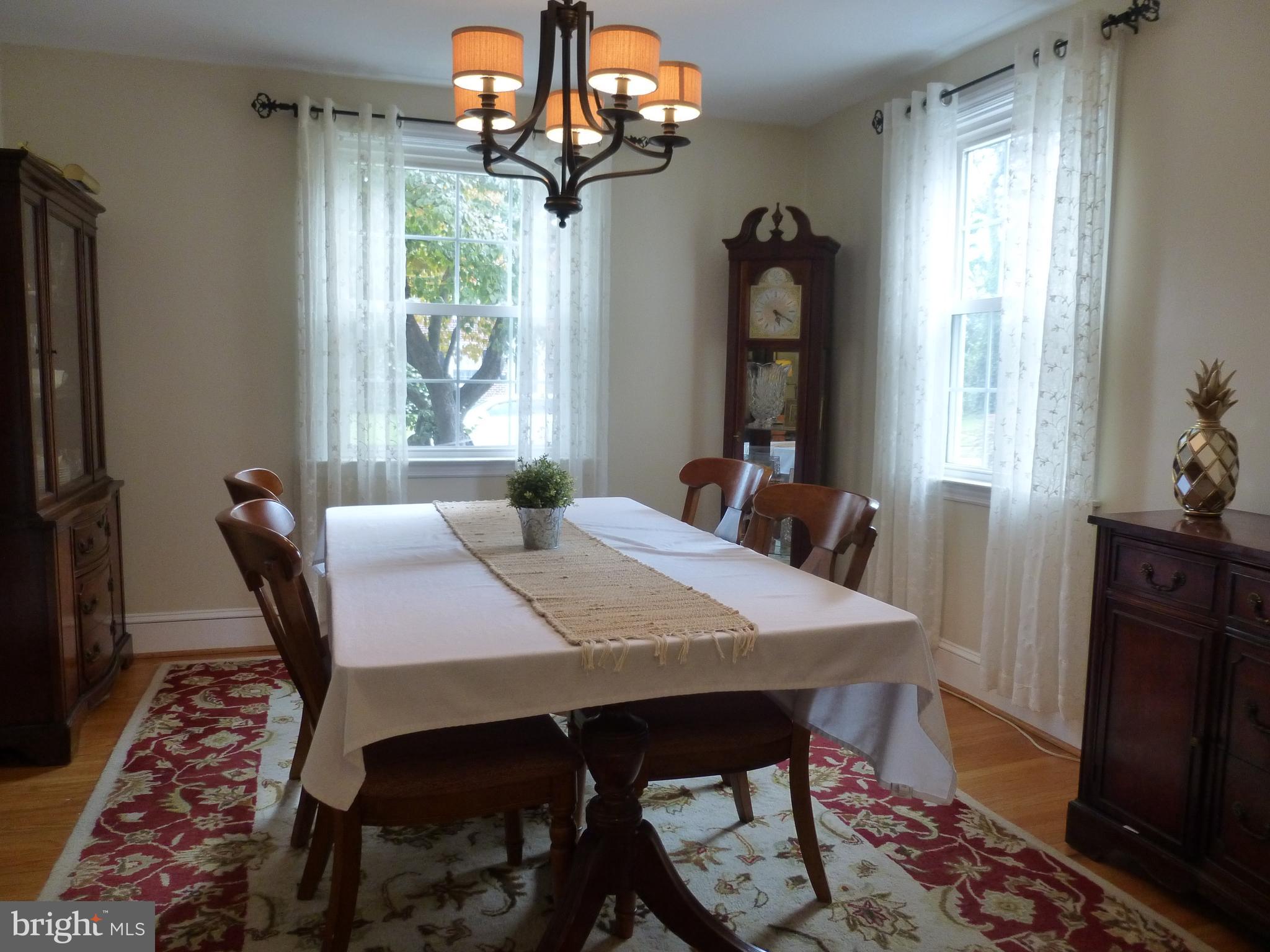 122 Barbara Drive Springfield, PA 19064 - Photo 8 of 43 Dining Room - updated Chandelier