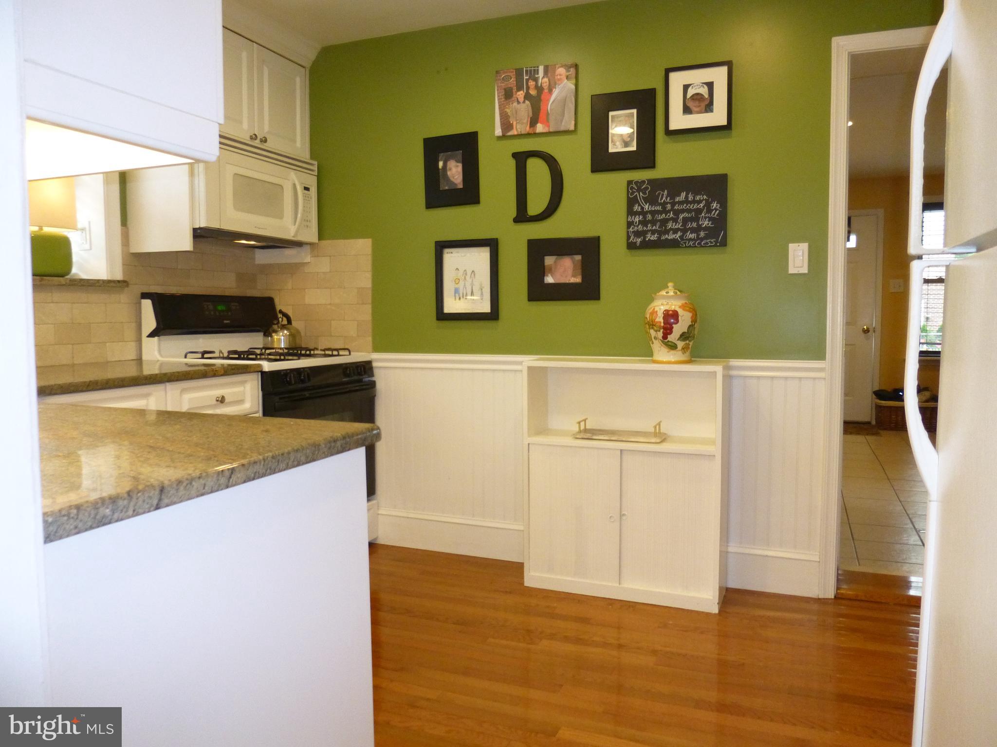 122 Barbara Drive Springfield, PA 19064 - Photo 10 of 43 Kitchen - Hardwood Floors