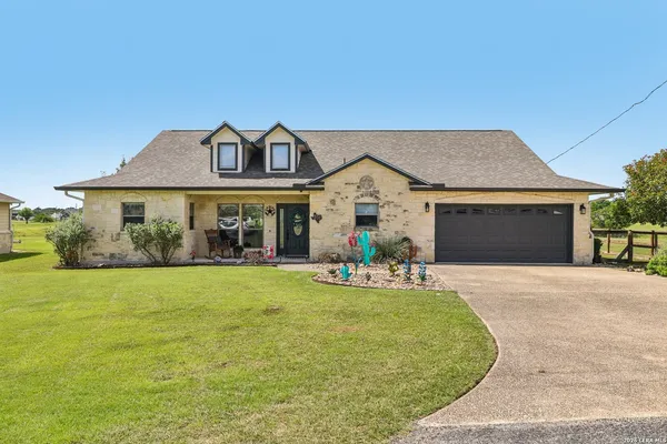 $399,999 | 308 Wood View Circle, Bandera, TX 78003