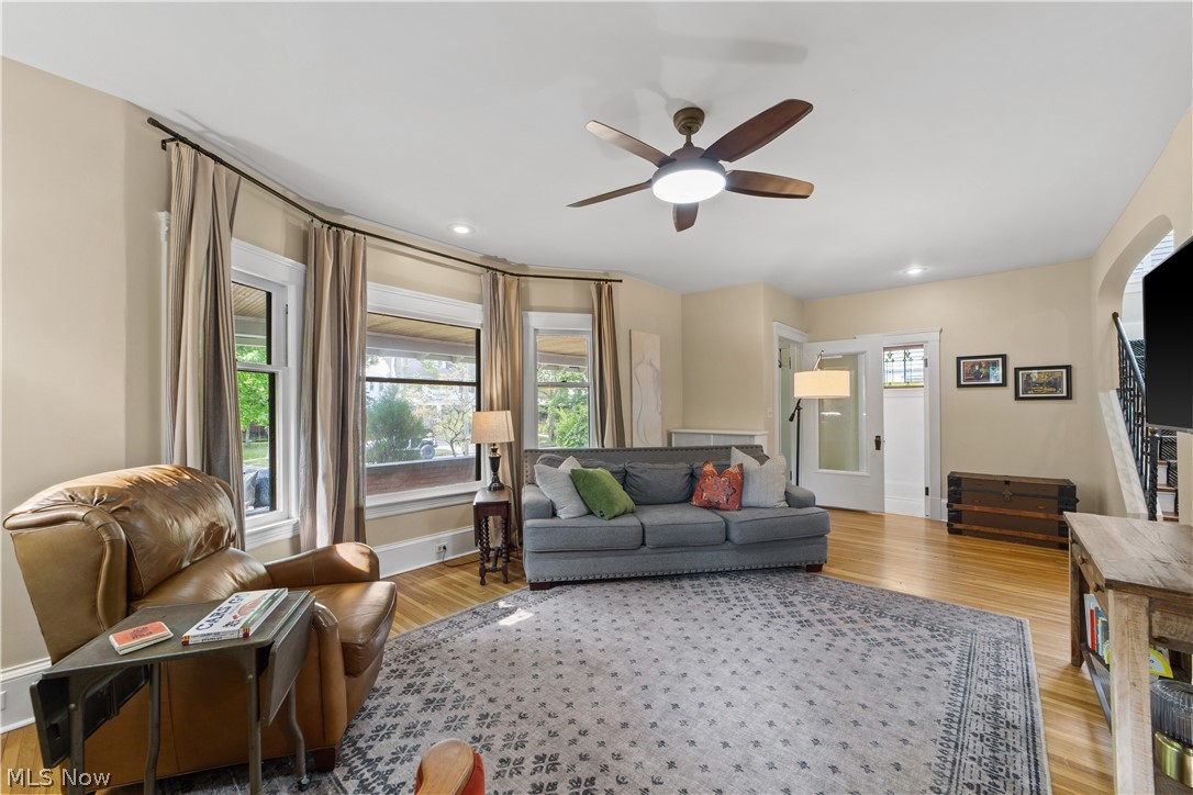 2821 Coleridge Road Cleveland, OH 44118 - Photo 4 of 39