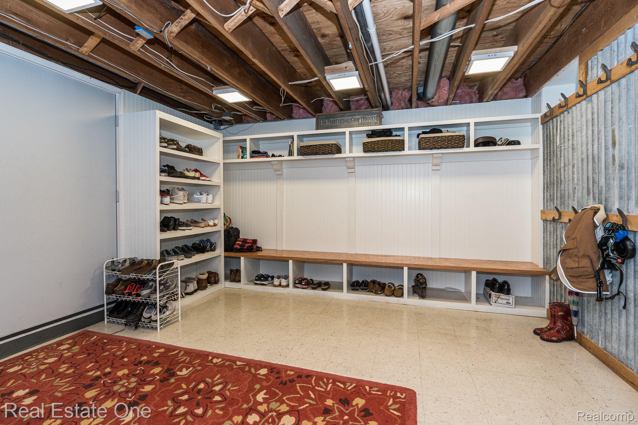 5755 Becker Drive Rochester, MI 48306 - Photo 24 of 34 Mud room off garage