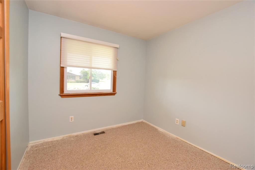6368 Yorkshire North Riding Road Flint, MI 48532 - Photo 8 of 15 Gallery Image 8