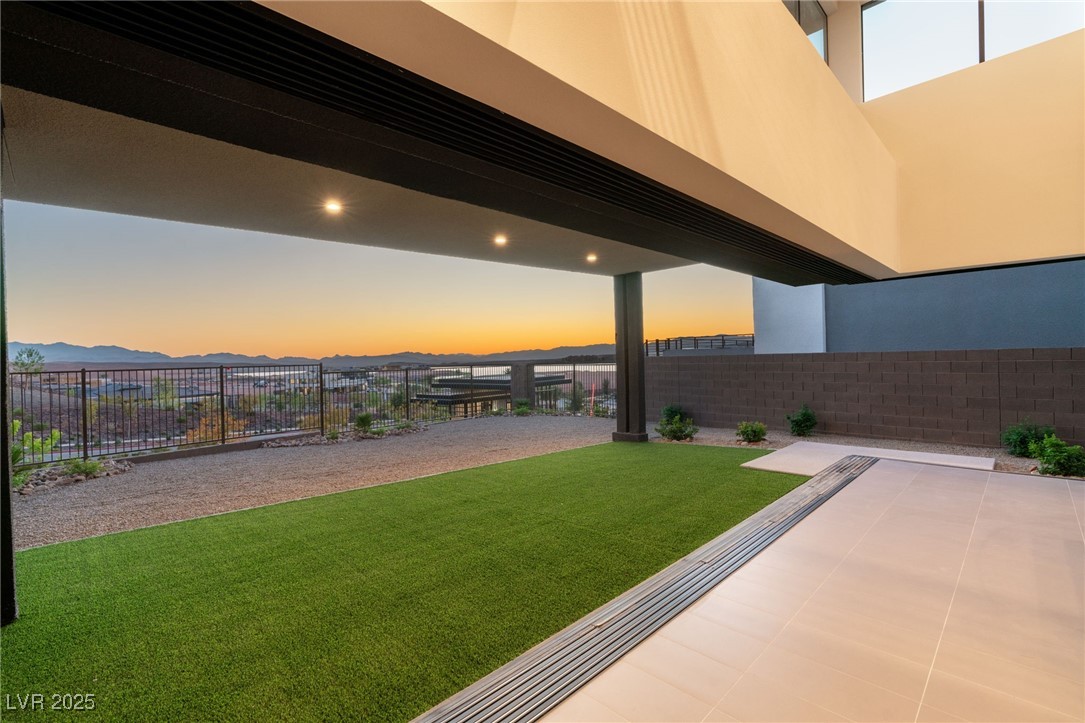 36 Rainbow Point Place Henderson, NV 89011 - Photo 2 of 22 View from great room with cantilevered pocket door creating true indoor/outdoor living.