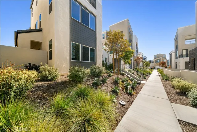 $1,580,000 | 165 Sawbuck, Irvine, CA 92618