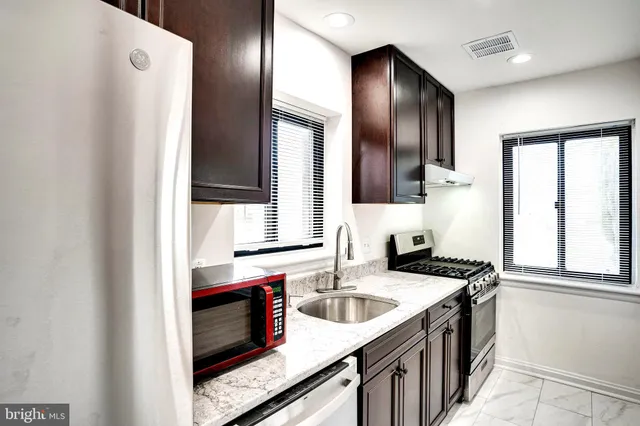 $3,000 | 4930 19th Street North, Arlington, VA 22207