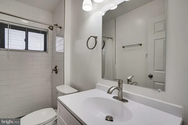 $3,000 | 4930 19th Street North, Arlington, VA 22207