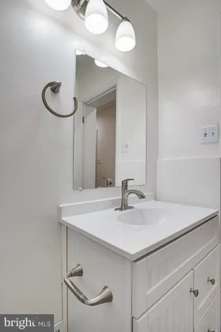 $3,000 | 4930 19th Street North, Arlington, VA 22207