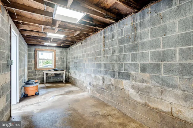 $3,000 | 4930 19th Street North, Arlington, VA 22207