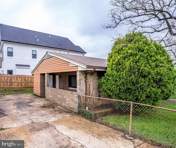 $3,000 | 4930 19th Street North, Arlington, VA 22207