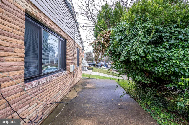 $3,000 | 4930 19th Street North, Arlington, VA 22207