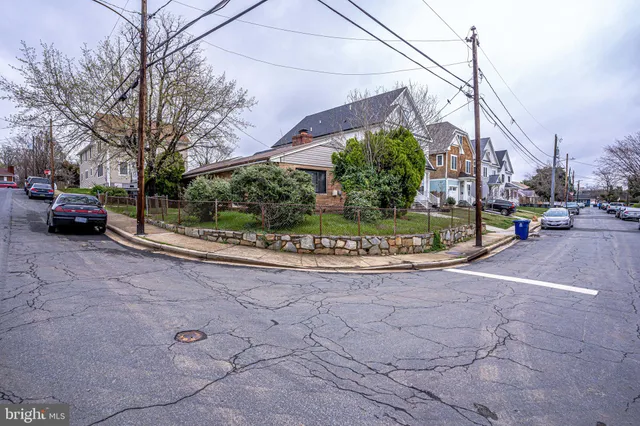 $3,000 | 4930 19th Street North, Arlington, VA 22207