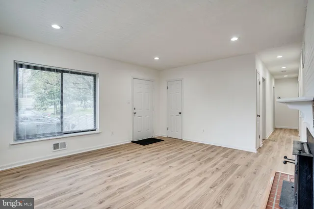 $3,000 | 4930 19th Street North, Arlington, VA 22207