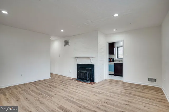 $3,000 | 4930 19th Street North, Arlington, VA 22207