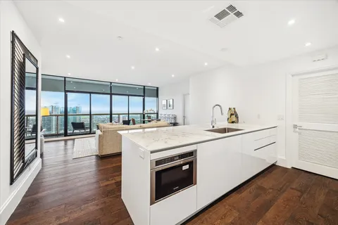 $594,900 | 1701 Hermann Drive, Unit 30D, Houston, TX 77004