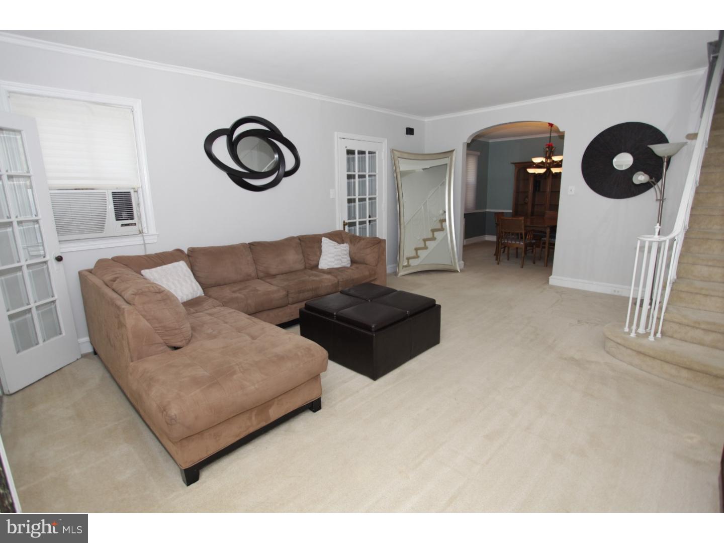 5735 Drexel Road Philadelphia, PA 19131 - Photo 3 of 25 Living Room