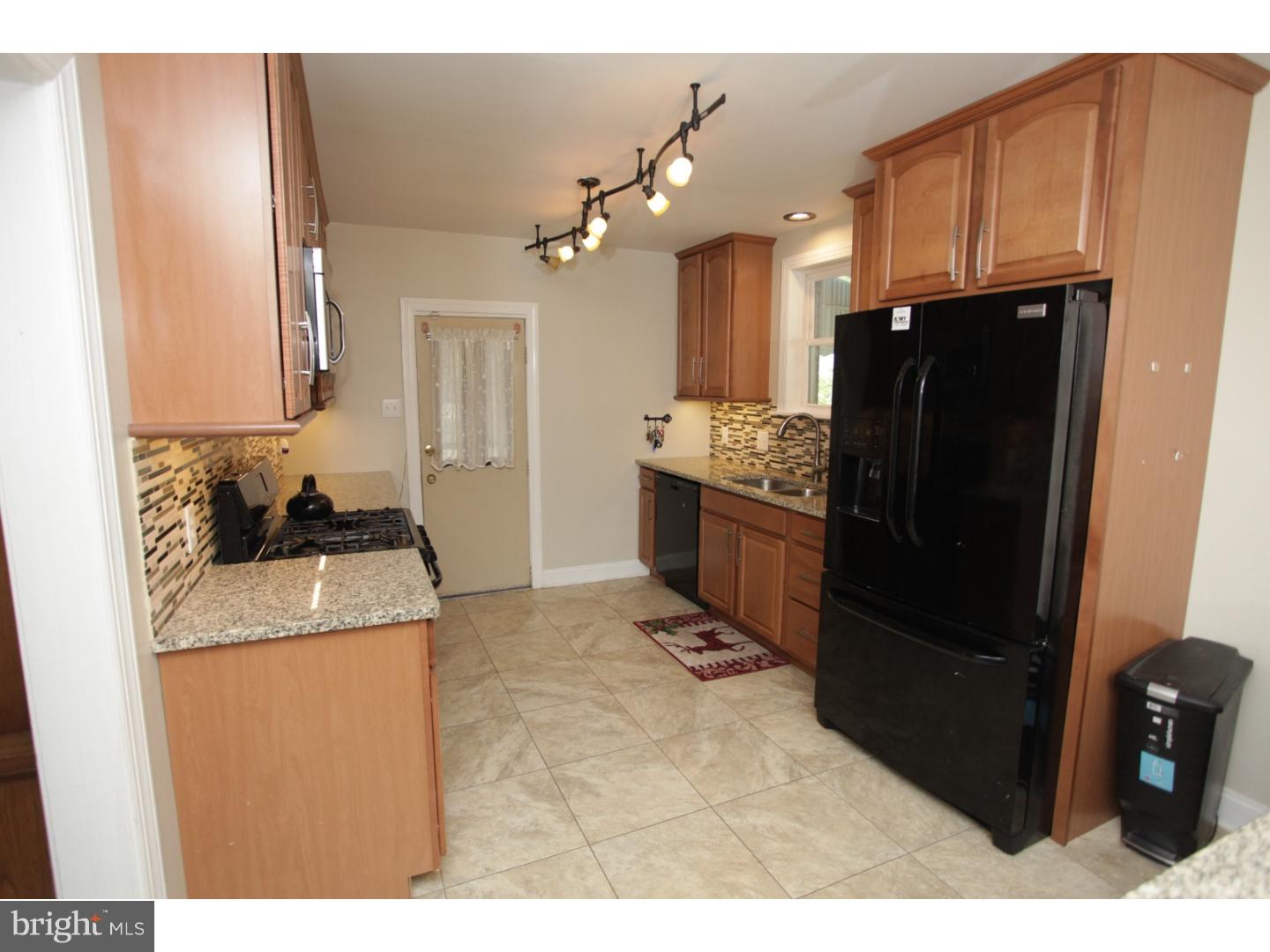 5735 Drexel Road Philadelphia, PA 19131 - Photo 6 of 25 Kitchen