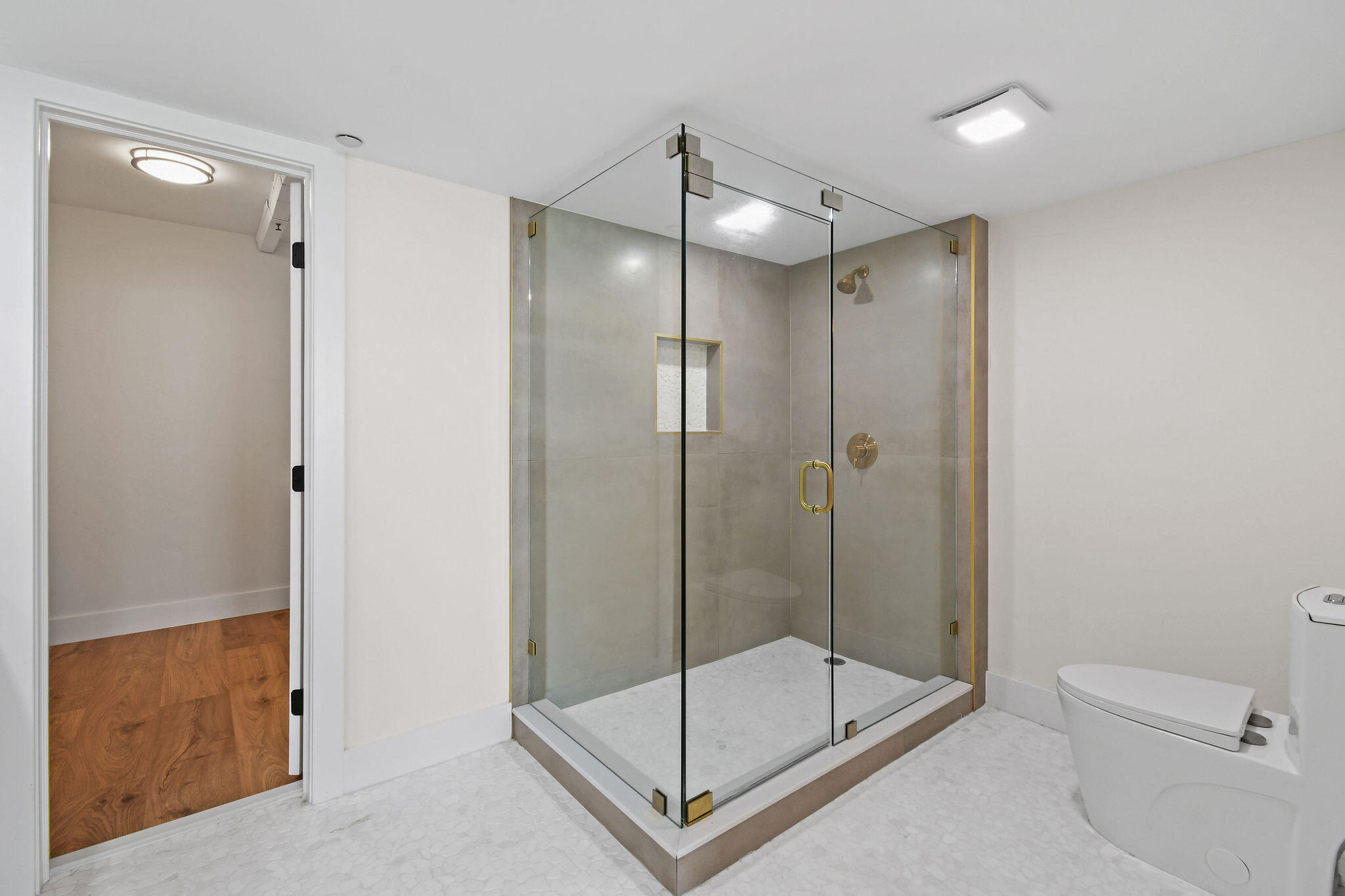 400 South Beach Road, Unit 903 Tequesta, FL 33469 - Photo 22 of 43 Primary Bath