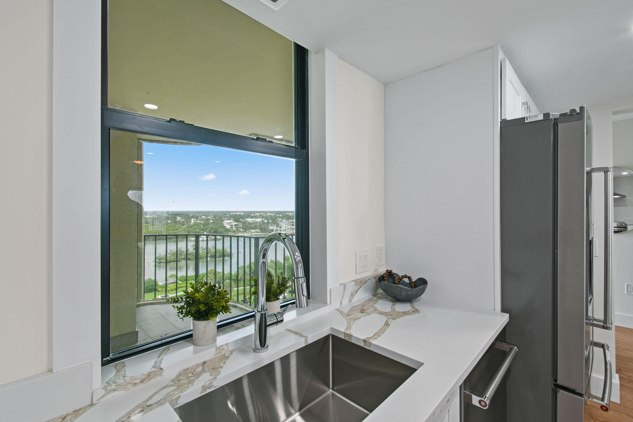 400 South Beach Road, Unit 903 Tequesta, FL 33469 - Photo 9 of 43 Kitchen