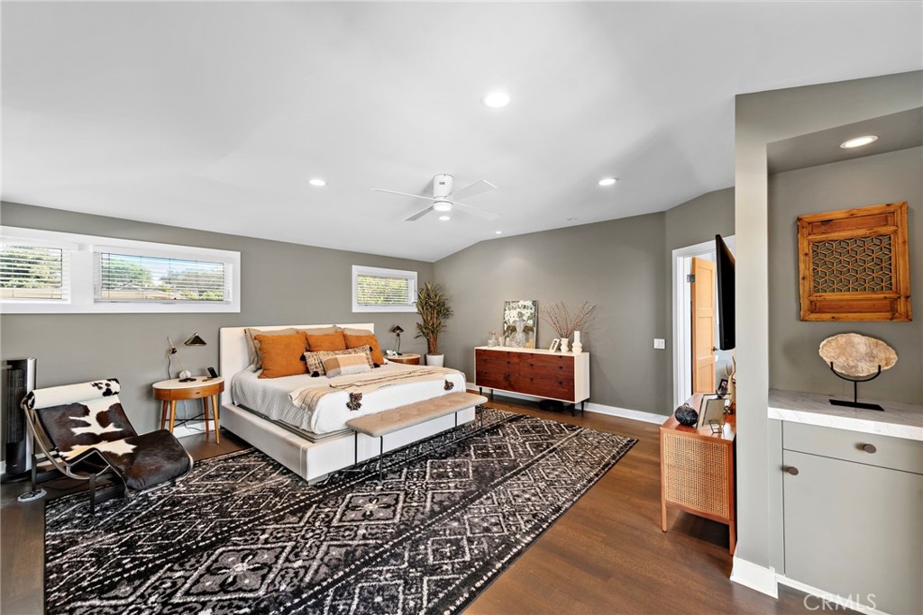 3085 Nestall Road Laguna Beach, CA 92651 - Photo 20 of 33 a living room with furniture and wooden floor