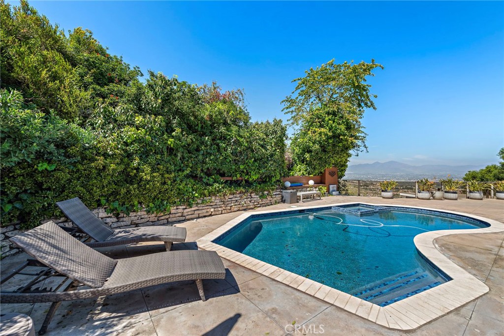 3085 Nestall Road Laguna Beach, CA 92651 - Photo 26 of 33 a view of a swimming pool with lounge chair