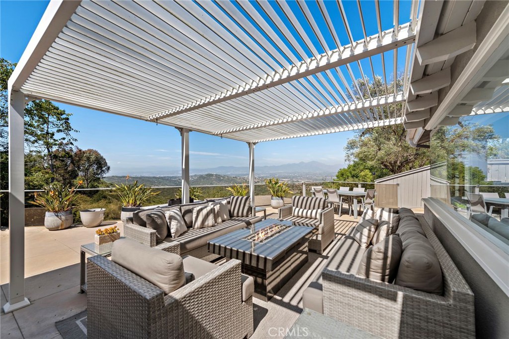 3085 Nestall Road Laguna Beach, CA 92651 - Photo 28 of 33 a view of outdoor seating