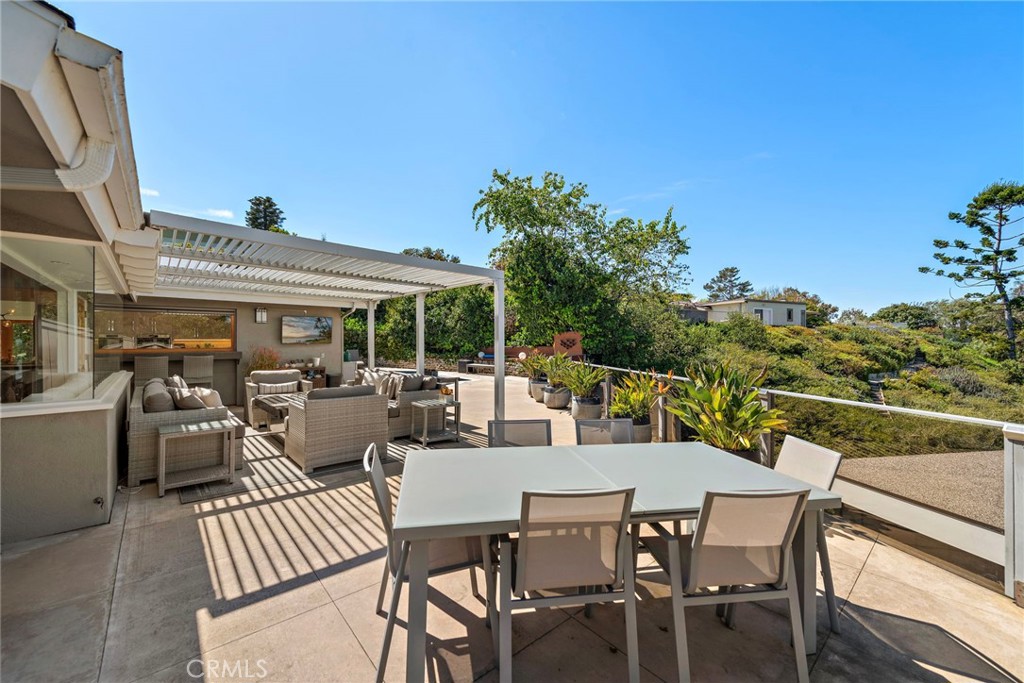 3085 Nestall Road Laguna Beach, CA 92651 - Photo 32 of 33 a view of a patio with swimming pool