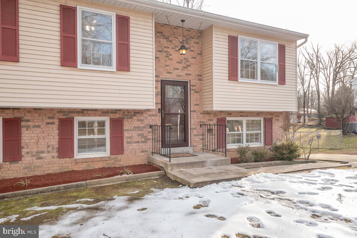 9104 Townsend Lane Clinton, MD 20735 - Photo 4 of 42