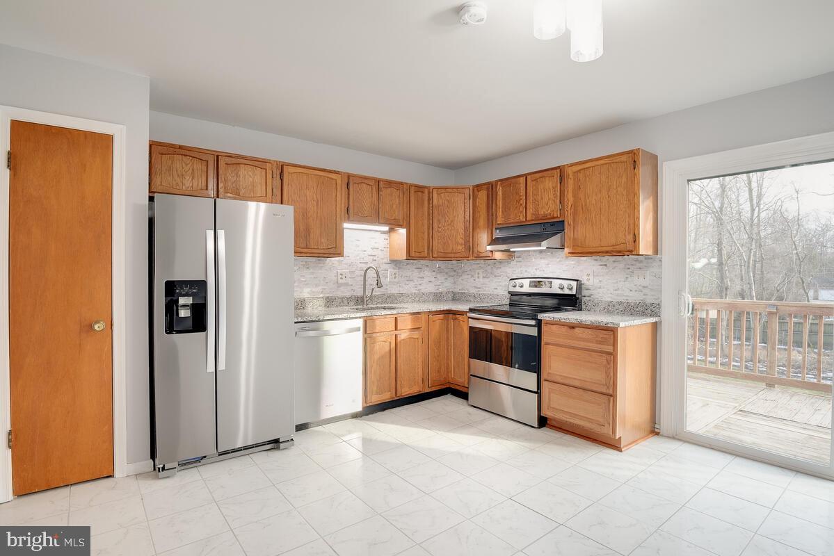 9104 Townsend Lane Clinton, MD 20735 - Photo 10 of 42