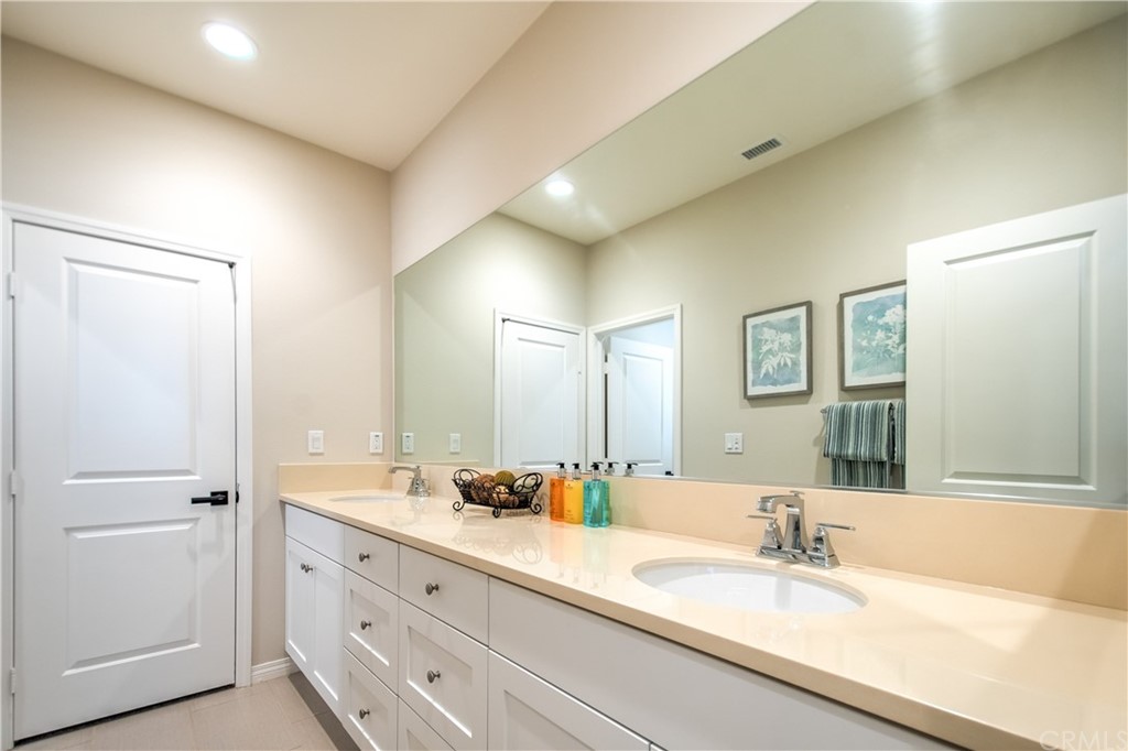 138 Brambles Irvine, CA 92618 - Photo 39 of 48