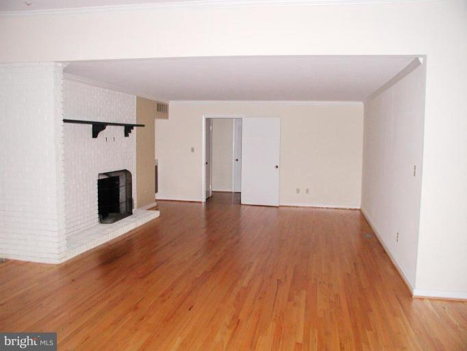 946 Swinks Mill Road McLean, VA 22102 - Photo 6 of 27 Open with Fireplace and Hardwood Floors